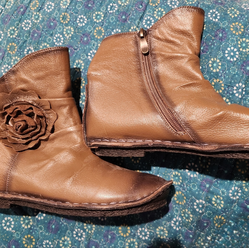 L'Artiste by Spring Step ankle boots